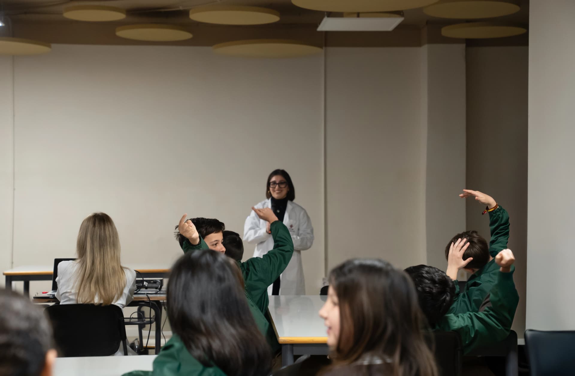 Power Electronics and Colegio Sedaví join forces to celebrate the International Day of Women and Girls in Science with scientific influencer Clara Inés